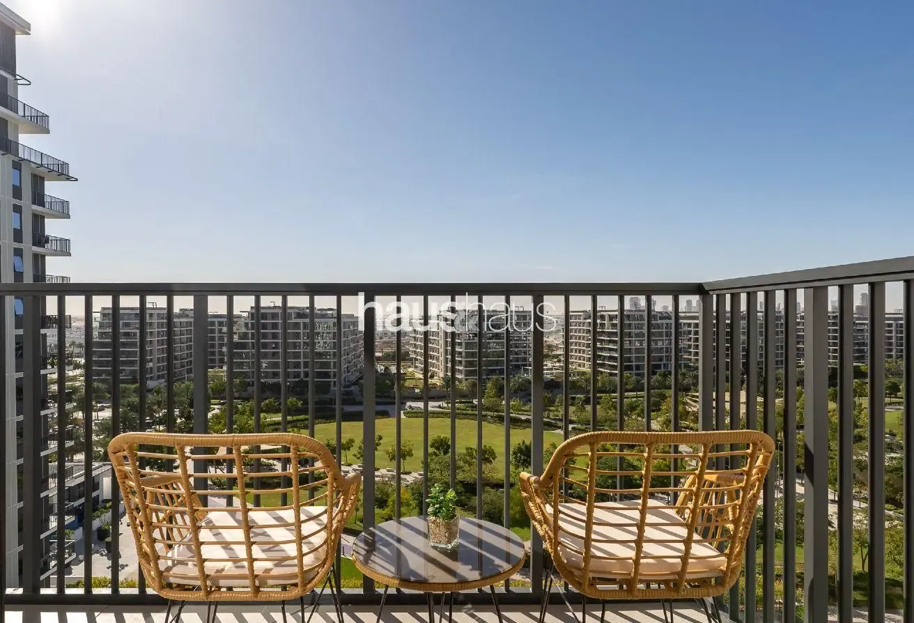 Spectacular Park and Pool View | Luxurious | Sleek