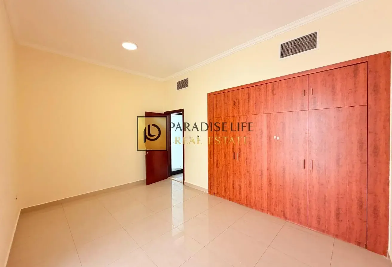 3BEDROOMS MAIDS ROOM READY TO MOVE
