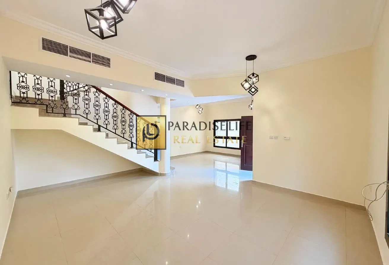 Villa 3 bedrooms plus maid for rent