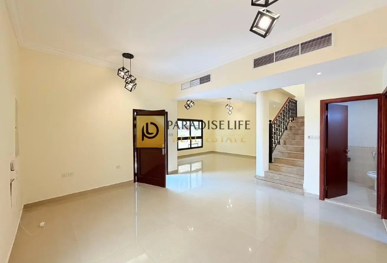 Villa 3 bedrooms plus maid for rent