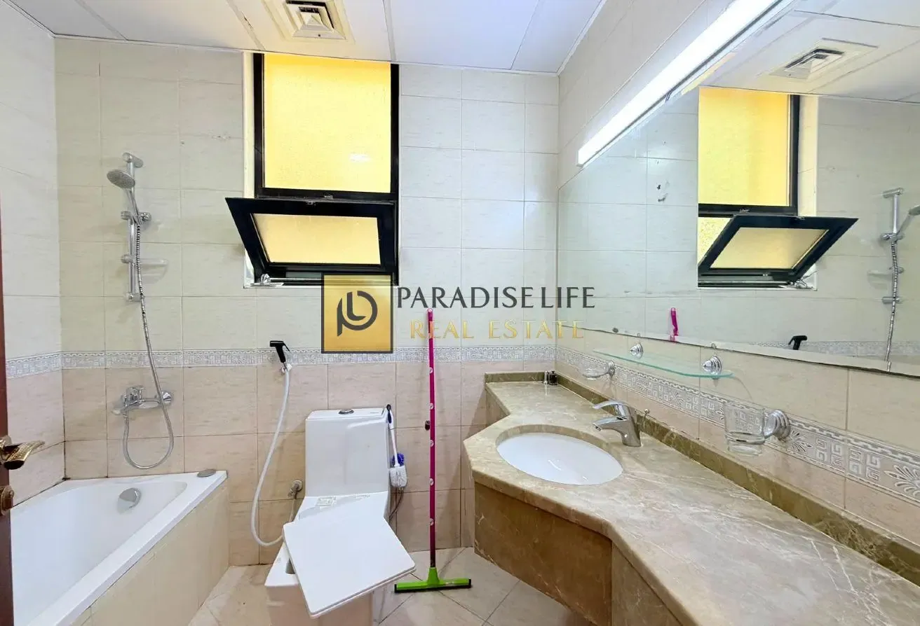 Villa 3 bedrooms plus maid for rent