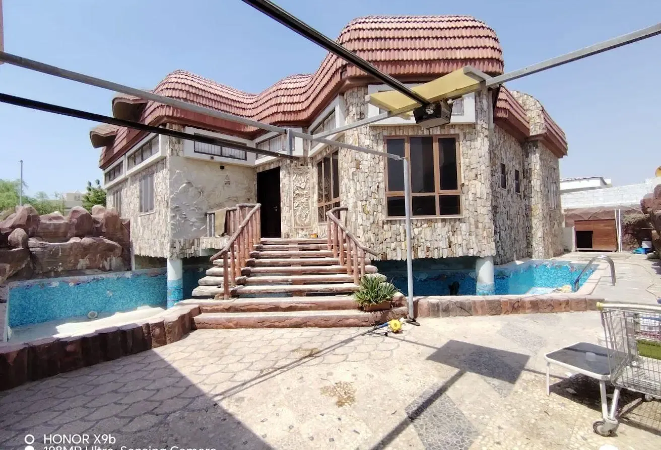 spacious single-storey 3-bedroom semi-independent