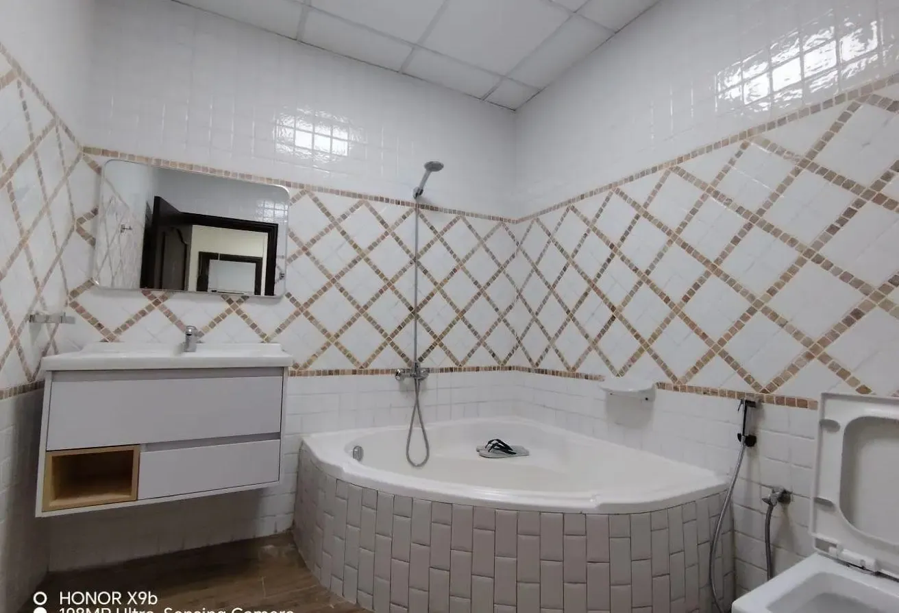 spacious single-storey 3-bedroom semi-independent