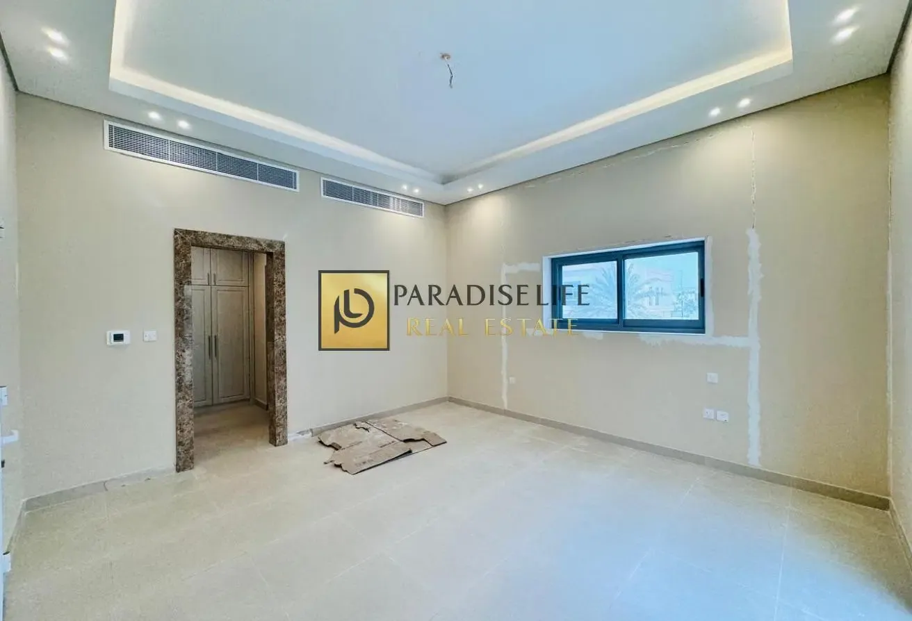 3 BR Villa with Private Garden and Water View