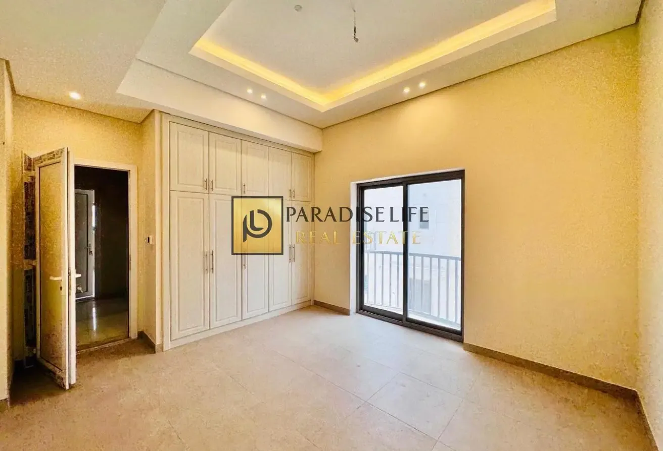 3 BR Villa with Private Garden and Water View