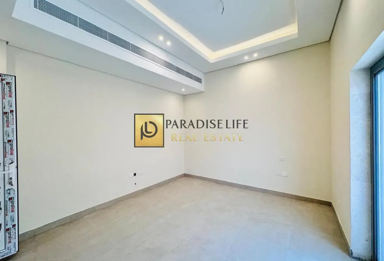 3 BR Villa with Private Garden and Water View