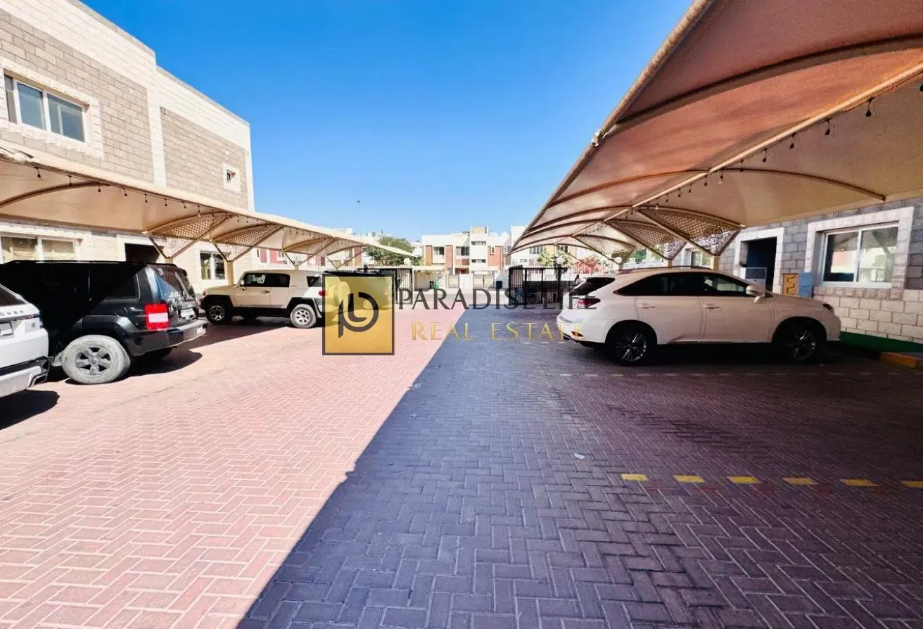 Spacious 3BR Villa | Prime Location in Mirdif