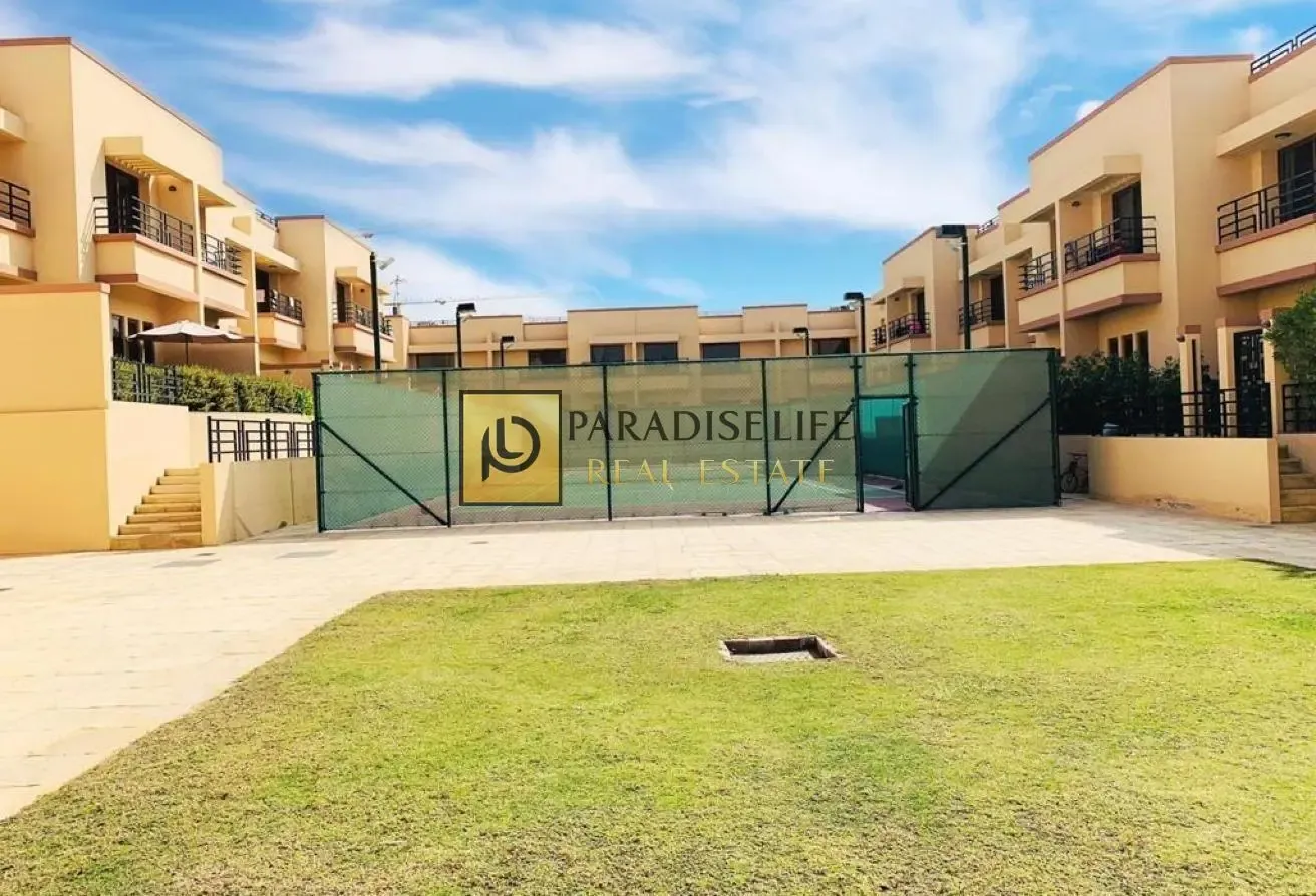 3 masters bedrooms villa plus maid for rent