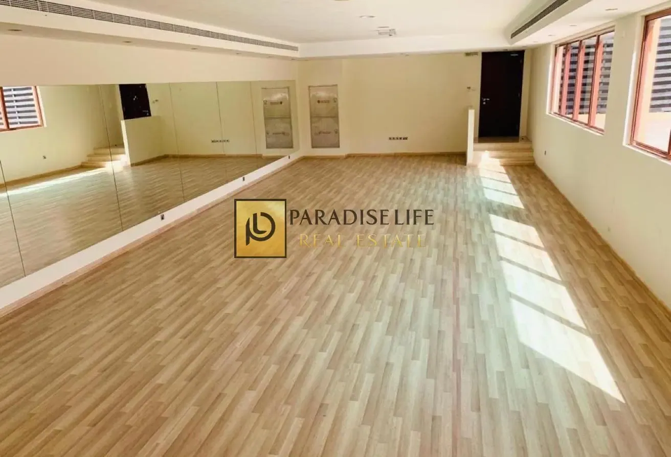 3 masters bedrooms villa plus maid for rent
