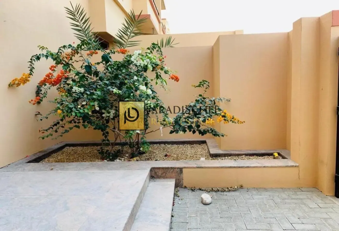 3 masters bedrooms villa plus maid for rent