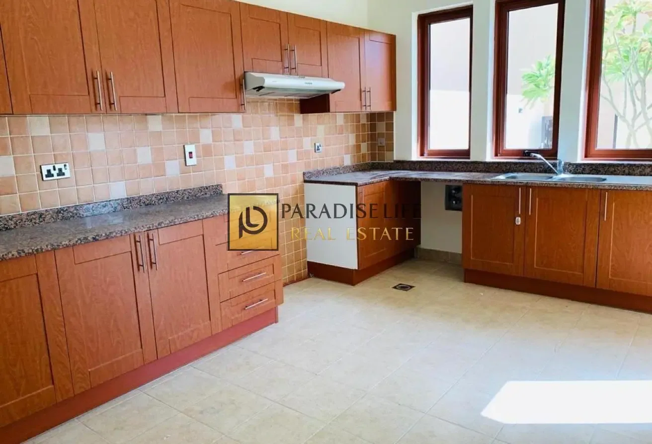 3 masters bedrooms villa plus maid for rent