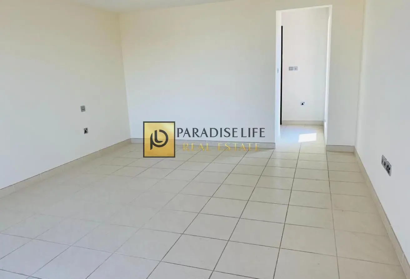 3 masters bedrooms villa plus maid for rent