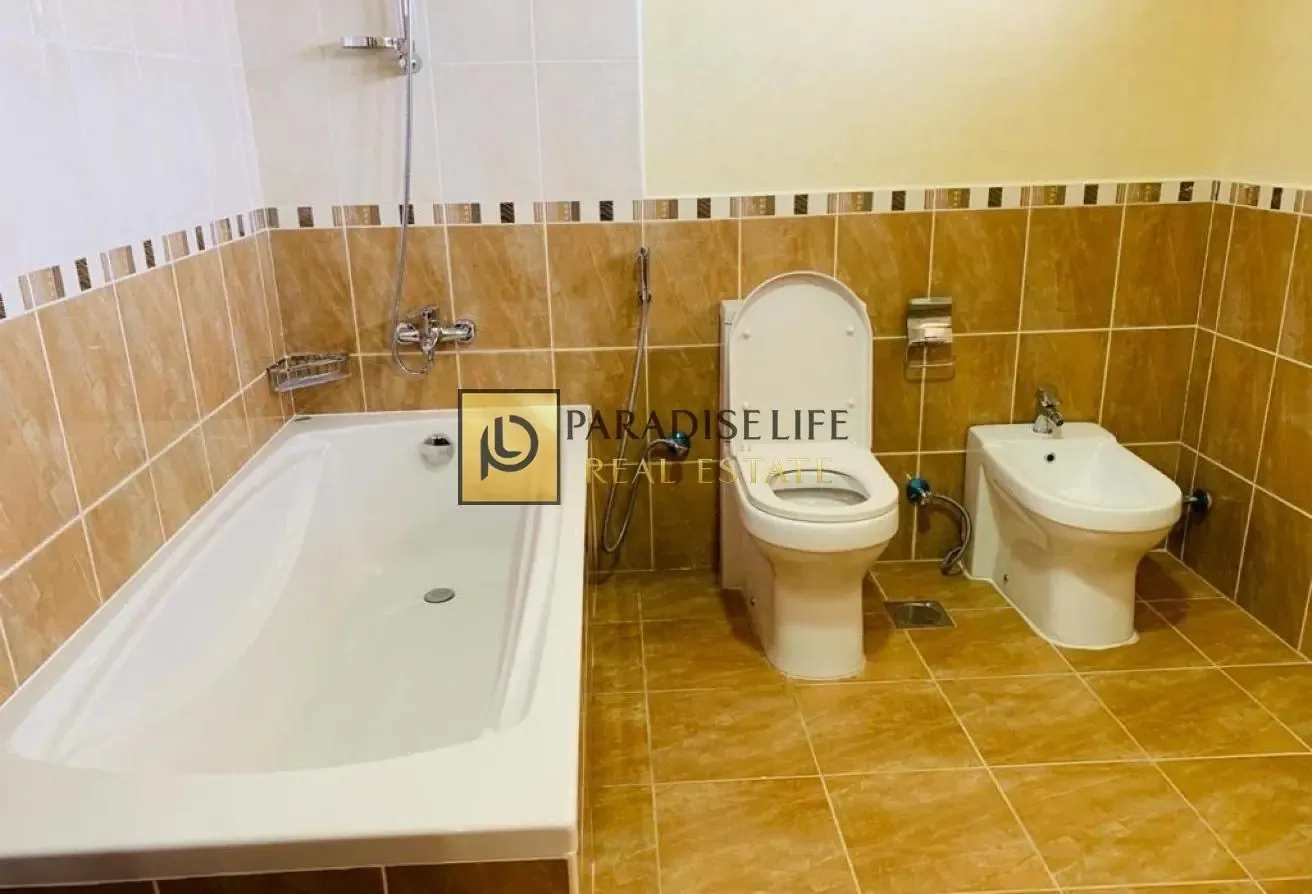 3 masters bedrooms villa plus maid for rent