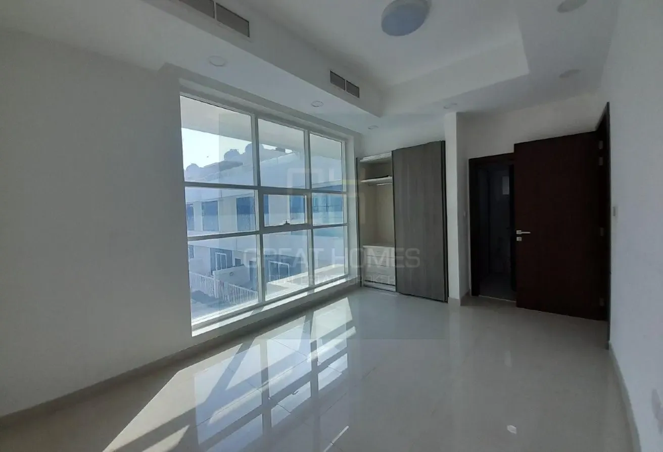 Spacious 3 Master Bed Community Villa for Rent
