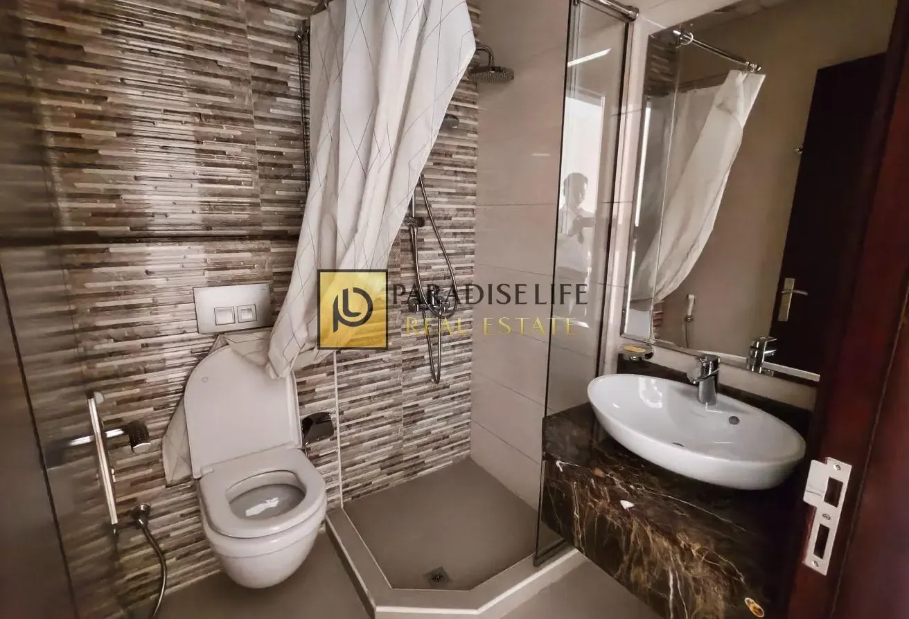 3master bedroom maids pvt entrance rent140k