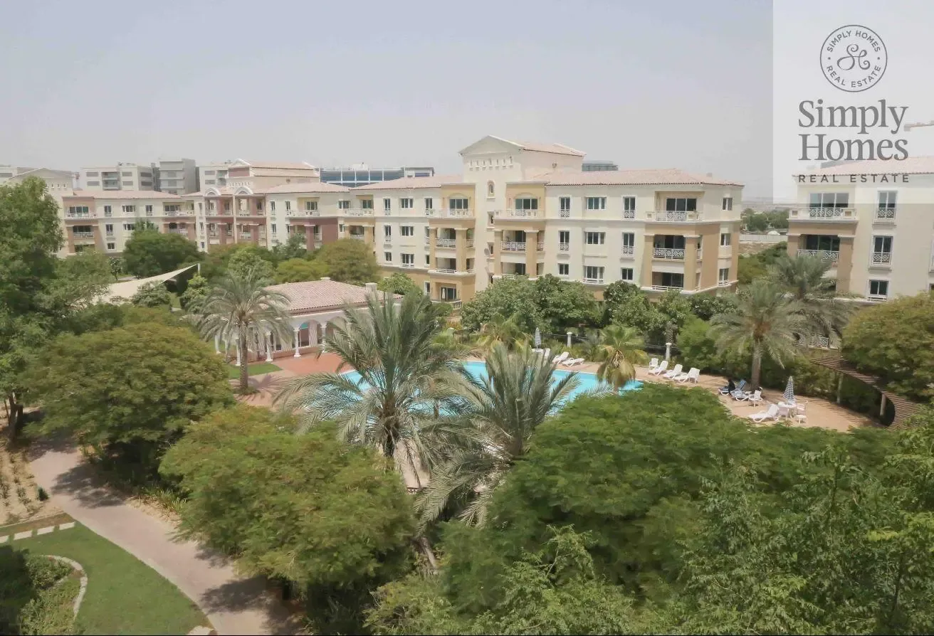 CORNER UNIT / WELL MAINTAINED / SPACIOUS