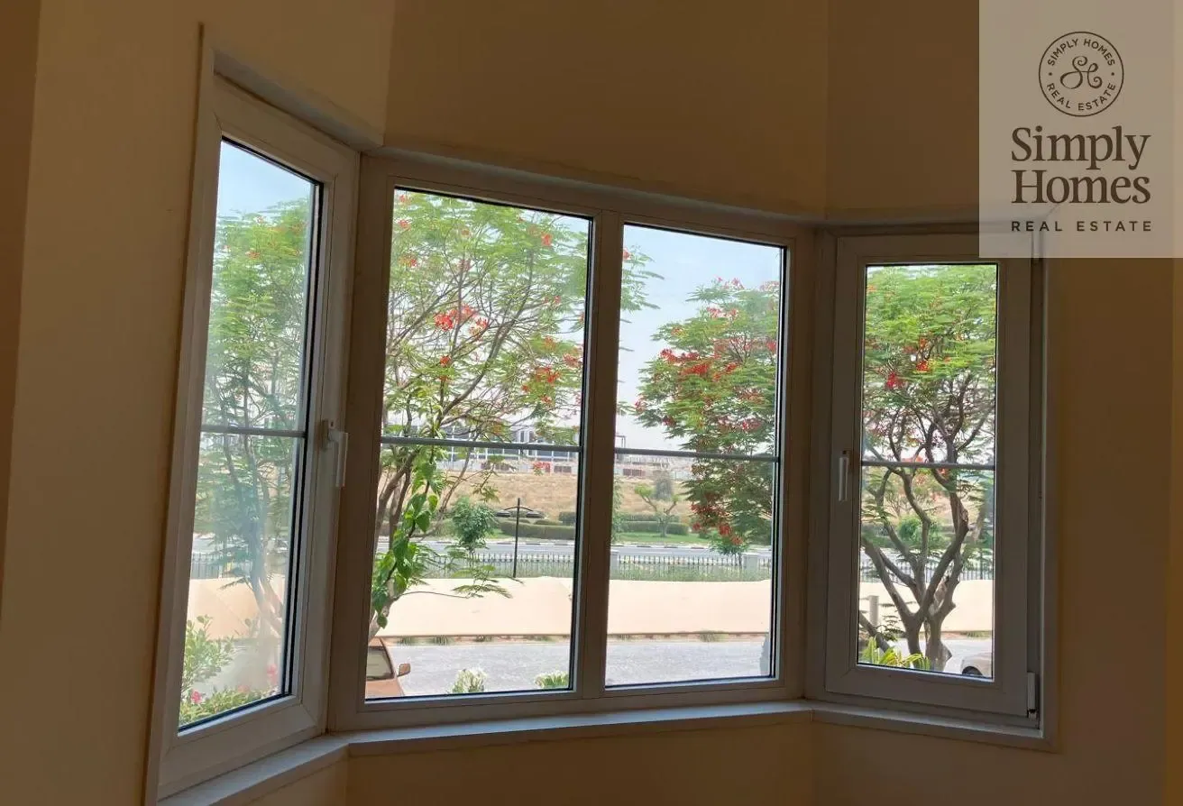 CORNER UNIT / WELL MAINTAINED / SPACIOUS