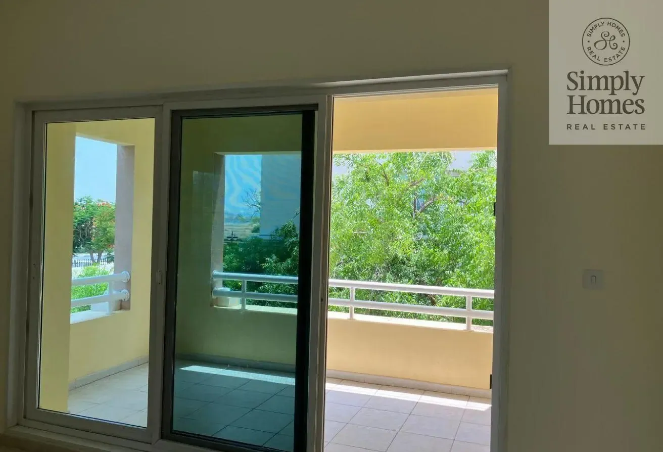 CORNER UNIT / WELL MAINTAINED / SPACIOUS