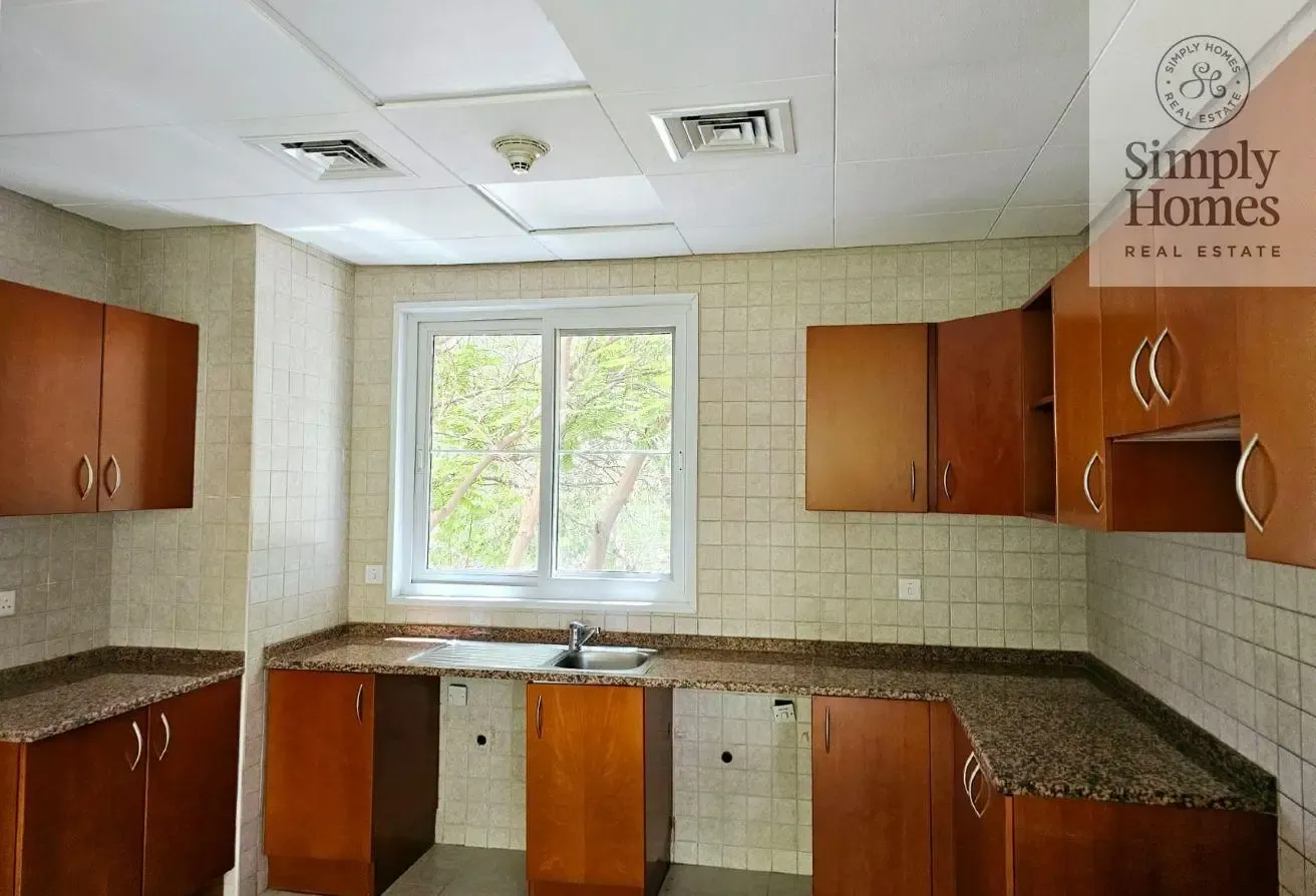 CORNER UNIT / WELL MAINTAINED / SPACIOUS
