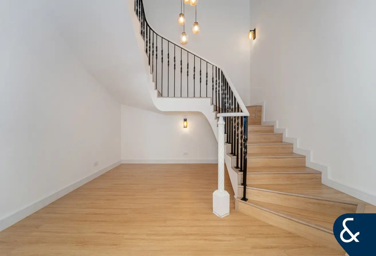 Exceptional Vacant 6 Bed Luxury Villa