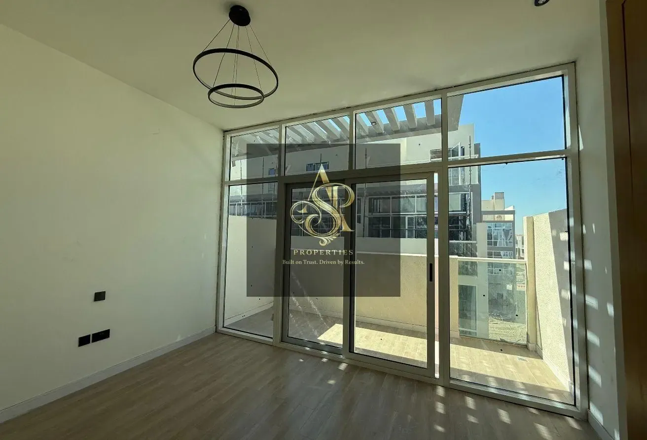 4BR Townhouse | Terrace & Skyline Views