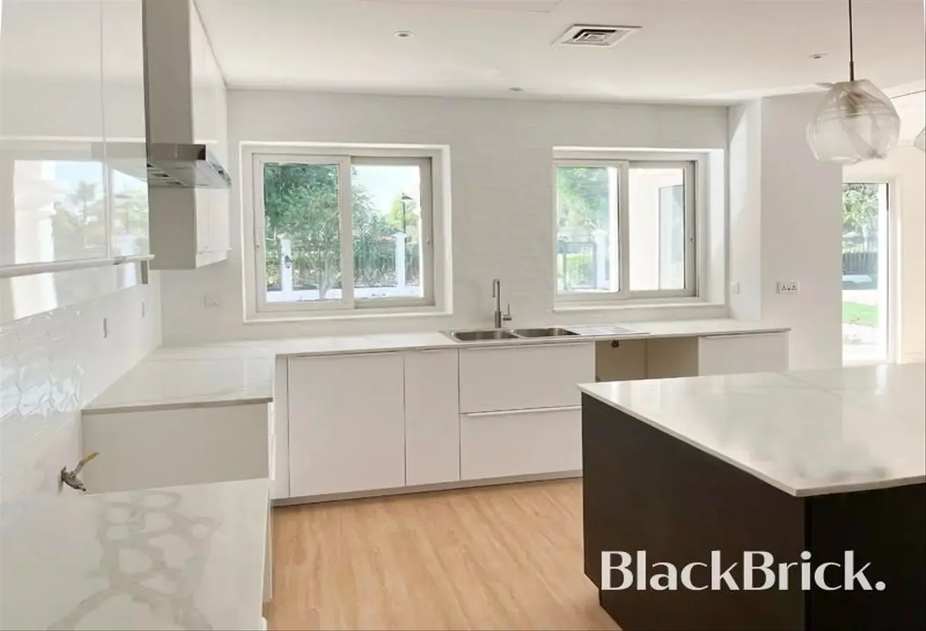 Luxury Villa | 6 Beds | Vacant