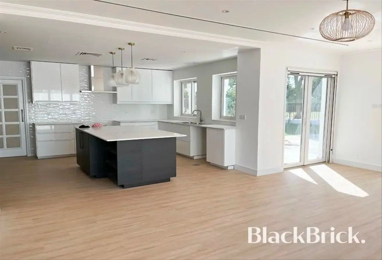 Luxury Villa | 6 Beds | Vacant