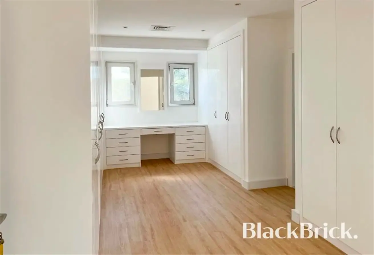 Luxury Villa | 6 Beds | Vacant