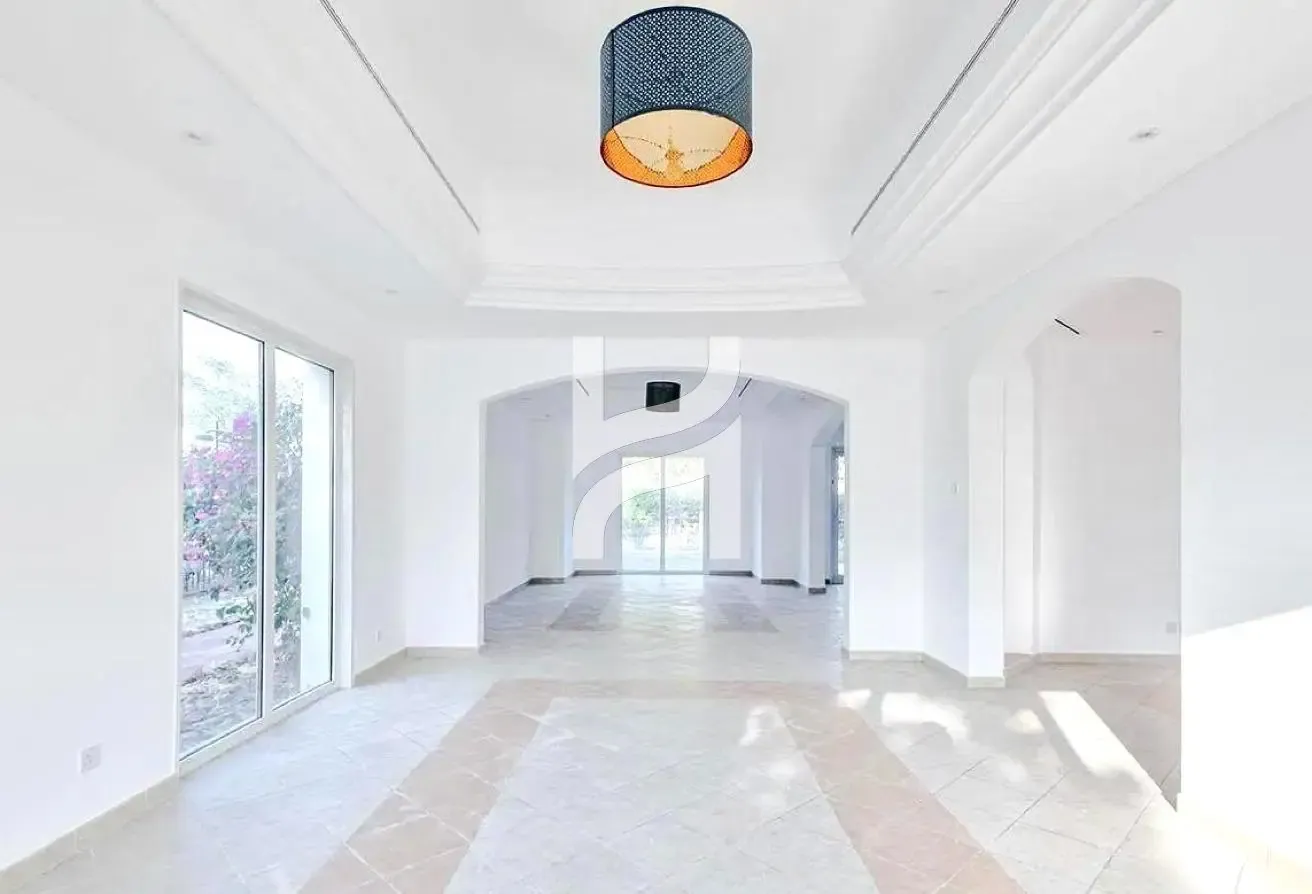 Large Plot | Vacant Now | Ready To Move In
