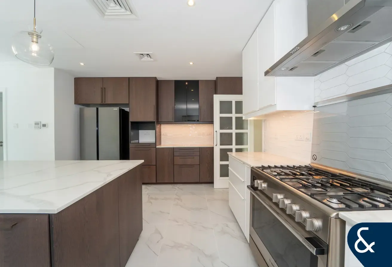 Exceptional Vacant 6 Bed Luxury Villa