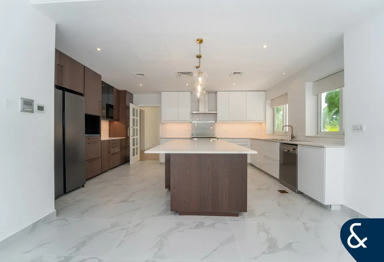 Exceptional Vacant 6 Bed Luxury Villa