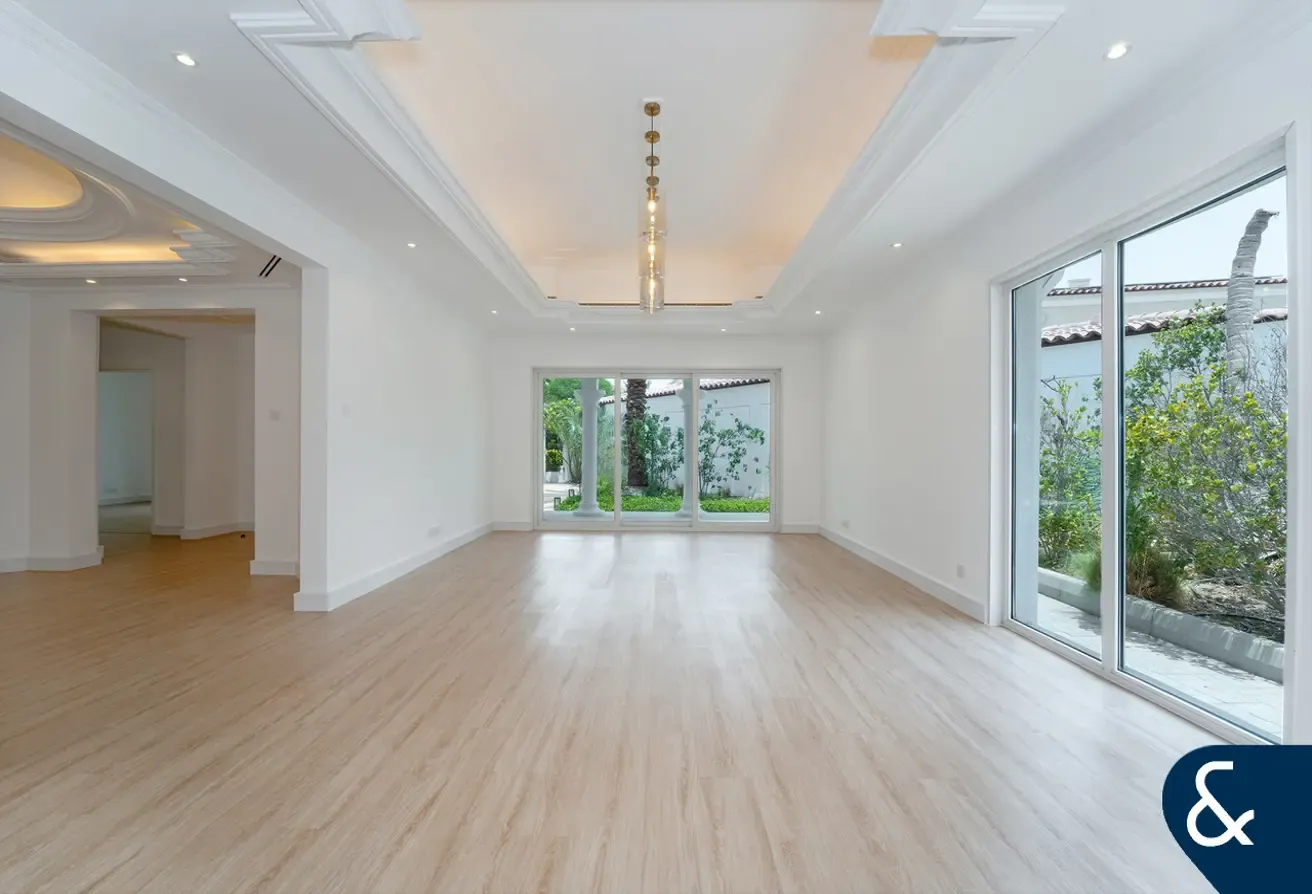 Exceptional Vacant 6 Bed Luxury Villa