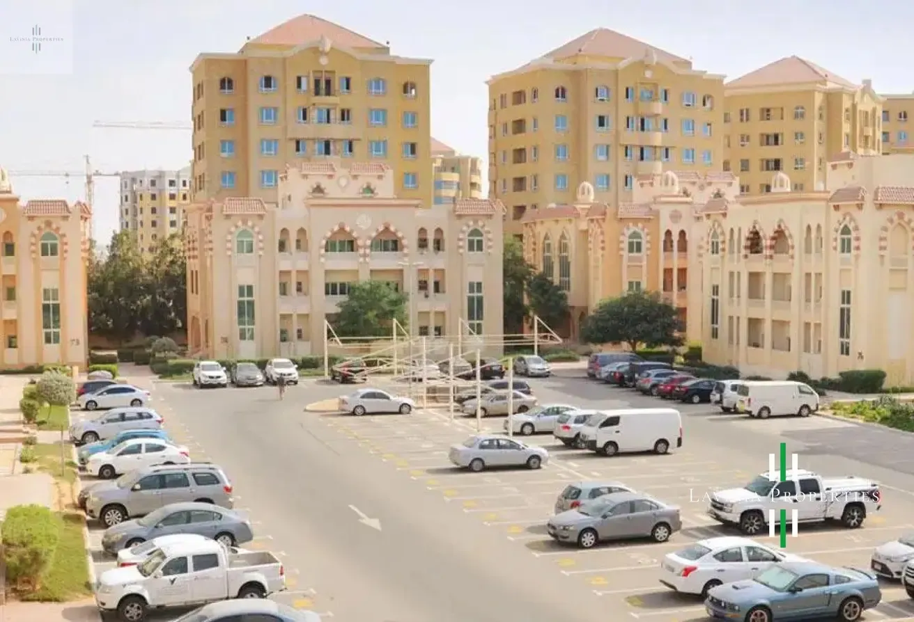 UNFURNISHED SPACIOUS 1BHK APARTMENT w LAUNDRY ROOM