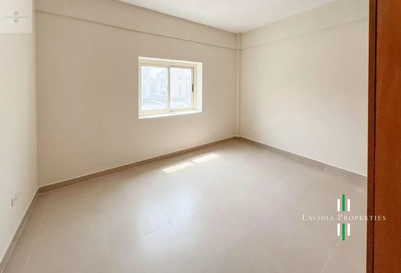 UNFURNISHED SPACIOUS 1BHK APARTMENT w LAUNDRY ROOM