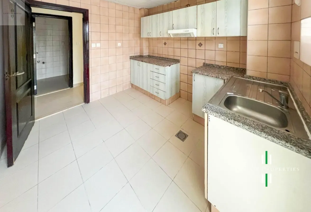 UNFURNISHED SPACIOUS 1BHK APARTMENT w LAUNDRY ROOM