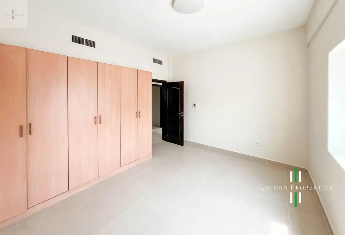UNFURNISHED SPACIOUS 1BHK APARTMENT w LAUNDRY ROOM
