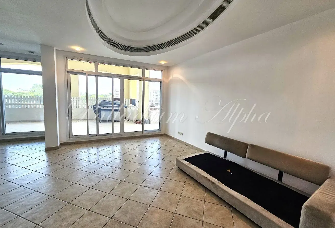 Lake View | Spacious Layout | Vacant