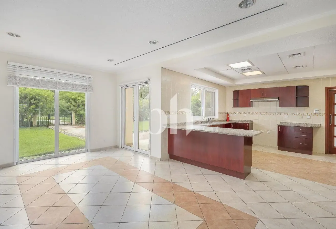 Corner Unit | Huge Plot | Close to Amenities