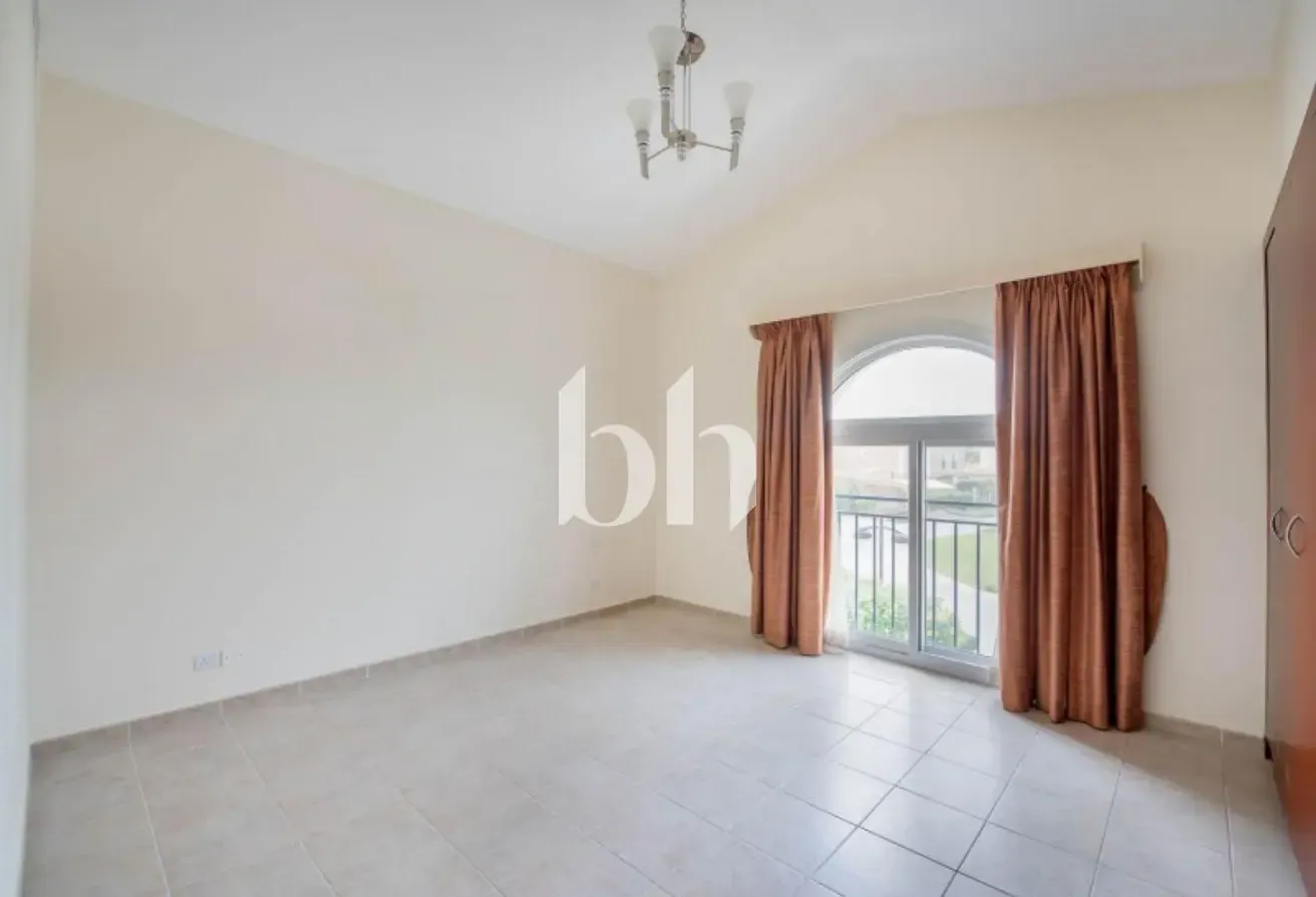 Corner Unit | Huge Plot | Close to Amenities