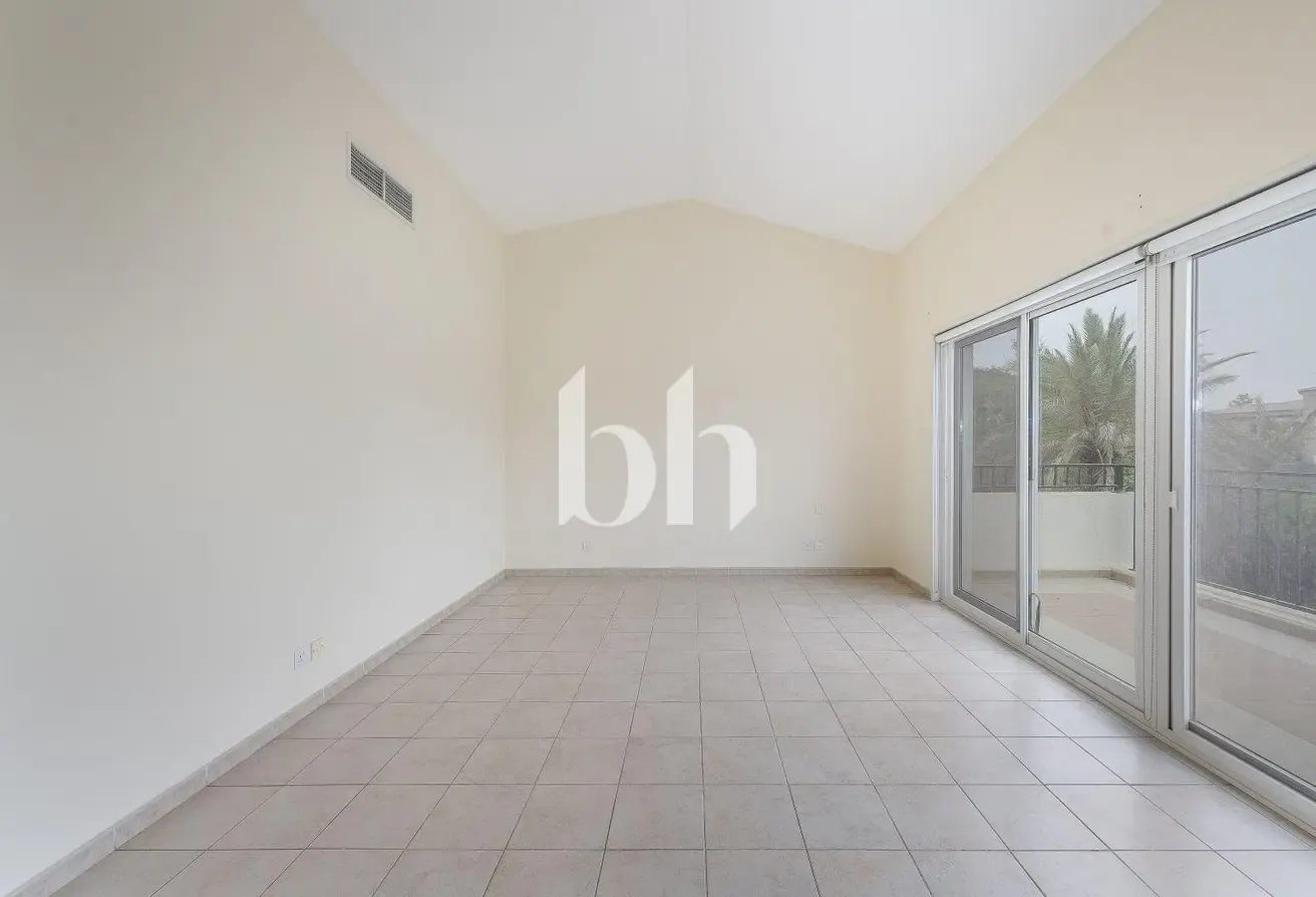 Corner Unit | Huge Plot | Close to Amenities