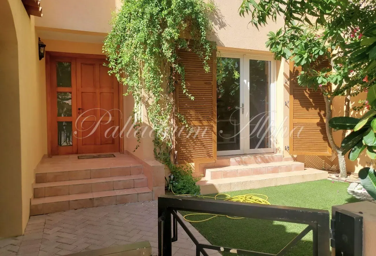 Large Corner Townhouse | Close to Park and Pool