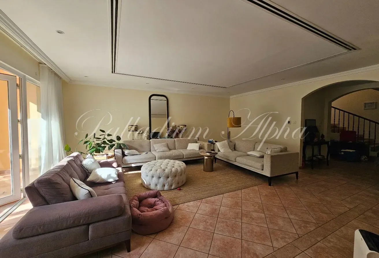 Large Corner Townhouse | Close to Park and Pool