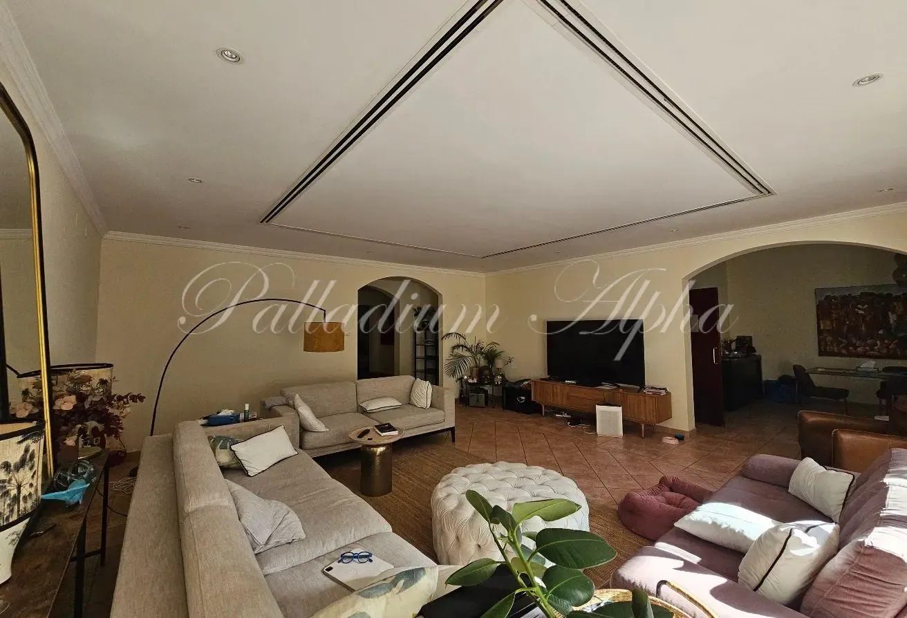 Large Corner Townhouse | Close to Park and Pool