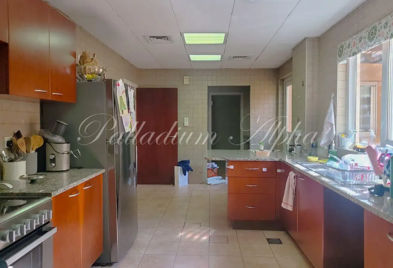 Large Corner Townhouse | Close to Park and Pool
