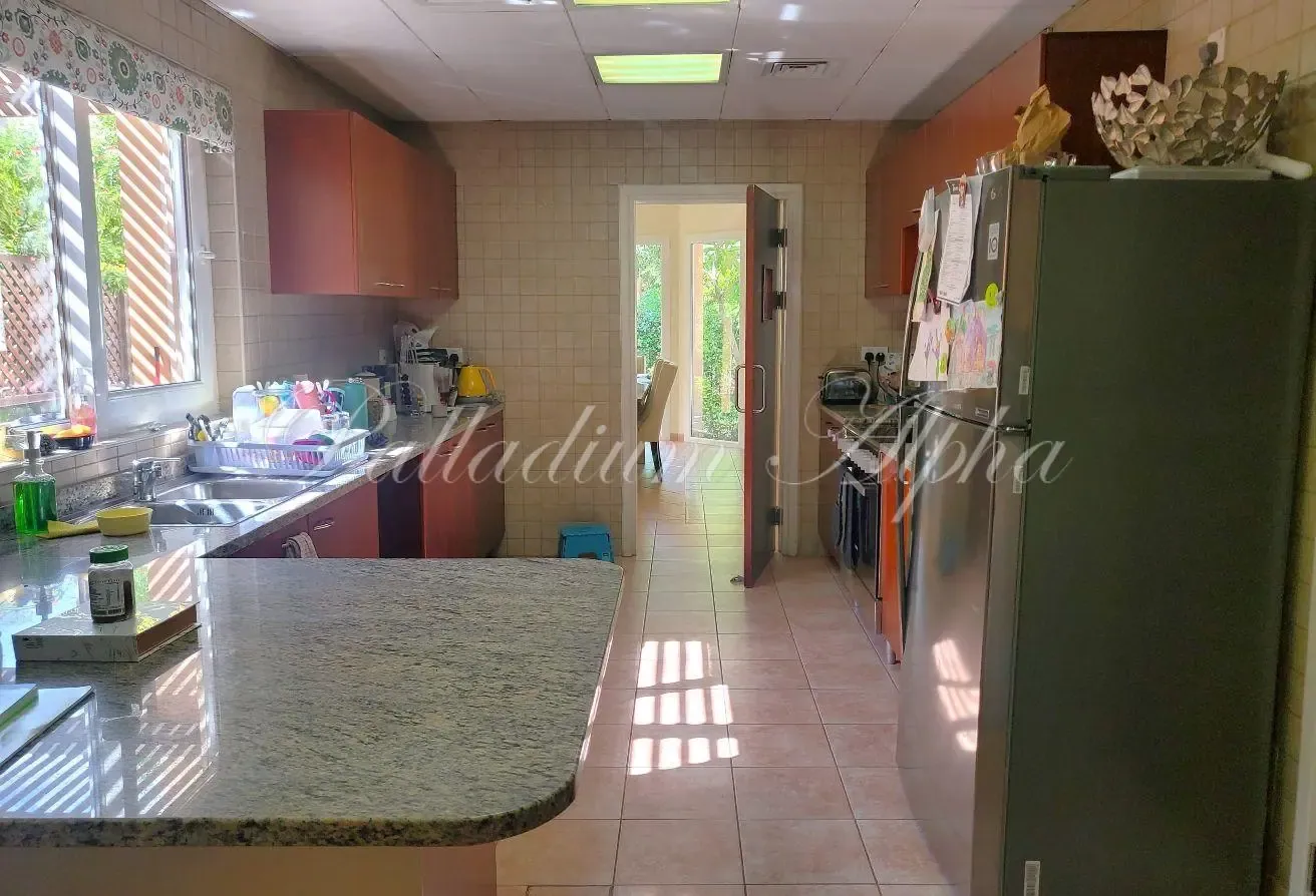 Large Corner Townhouse | Close to Park and Pool