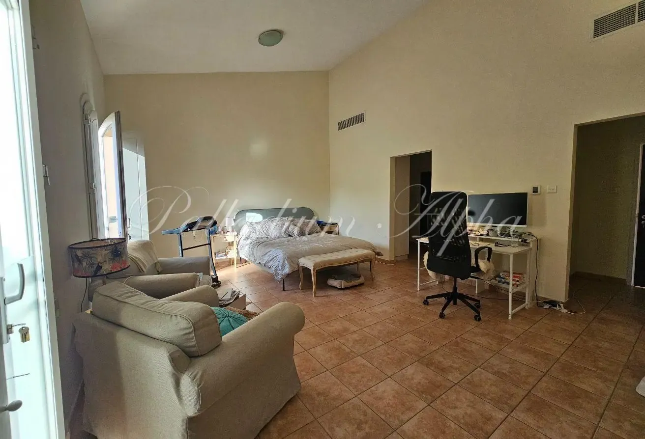 Large Corner Townhouse | Close to Park and Pool
