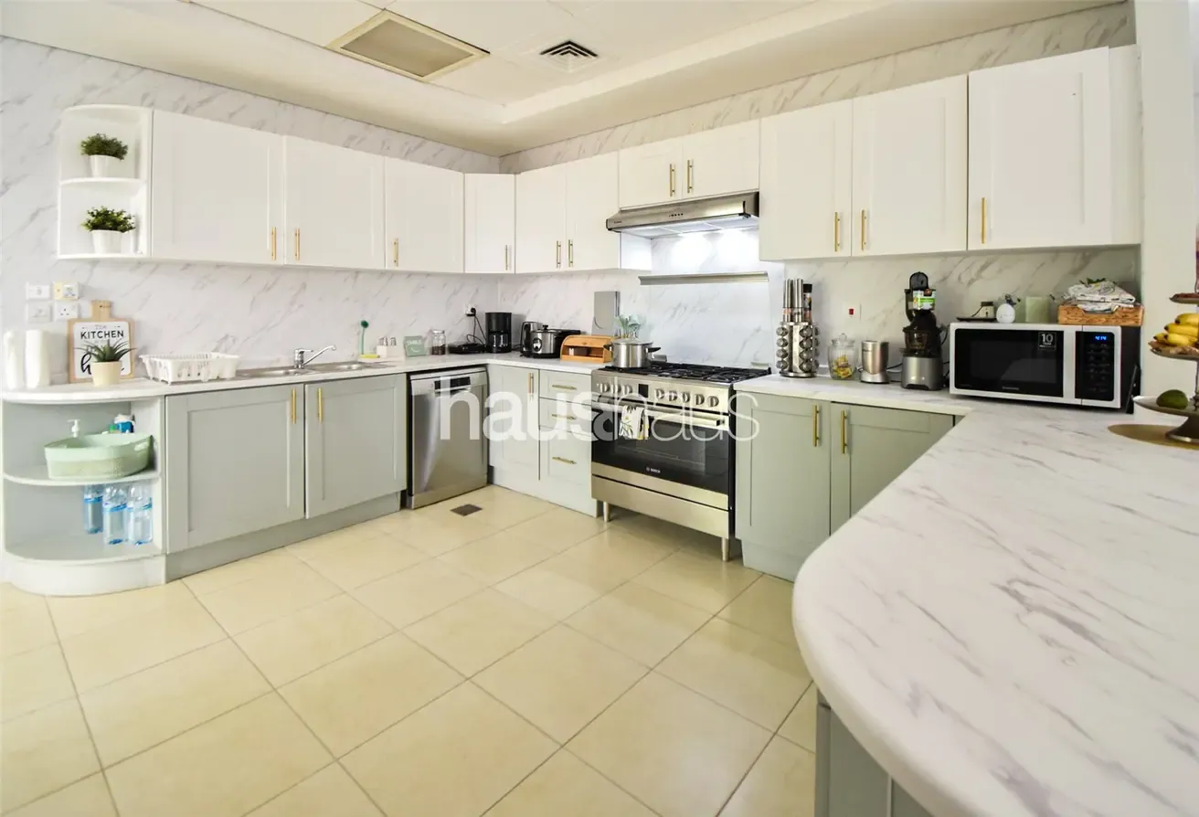 Avl Mid Aug | Upgraded Kitchen | Perfect Condition