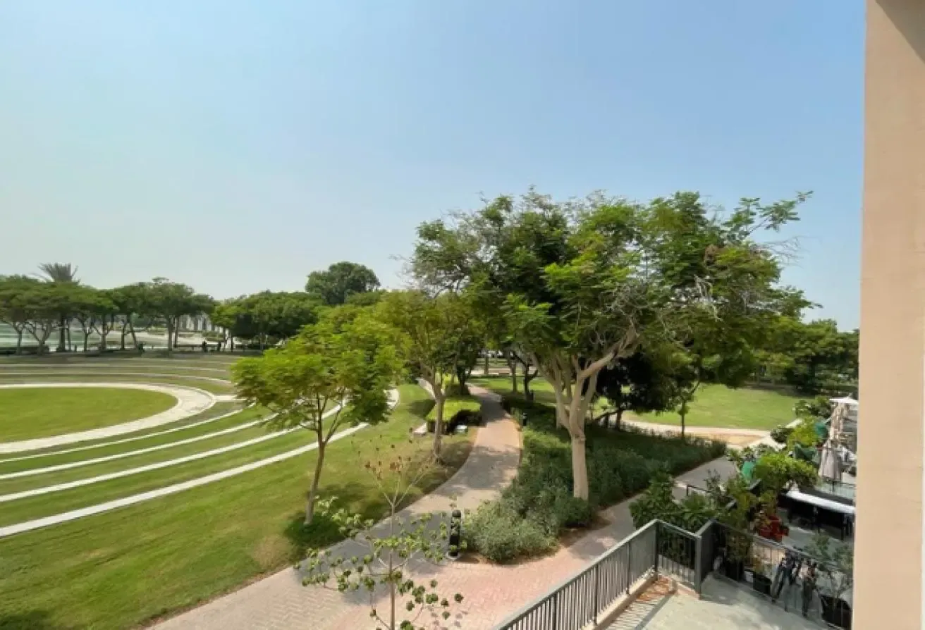 Ready to move outstanding townhouse !large terrace