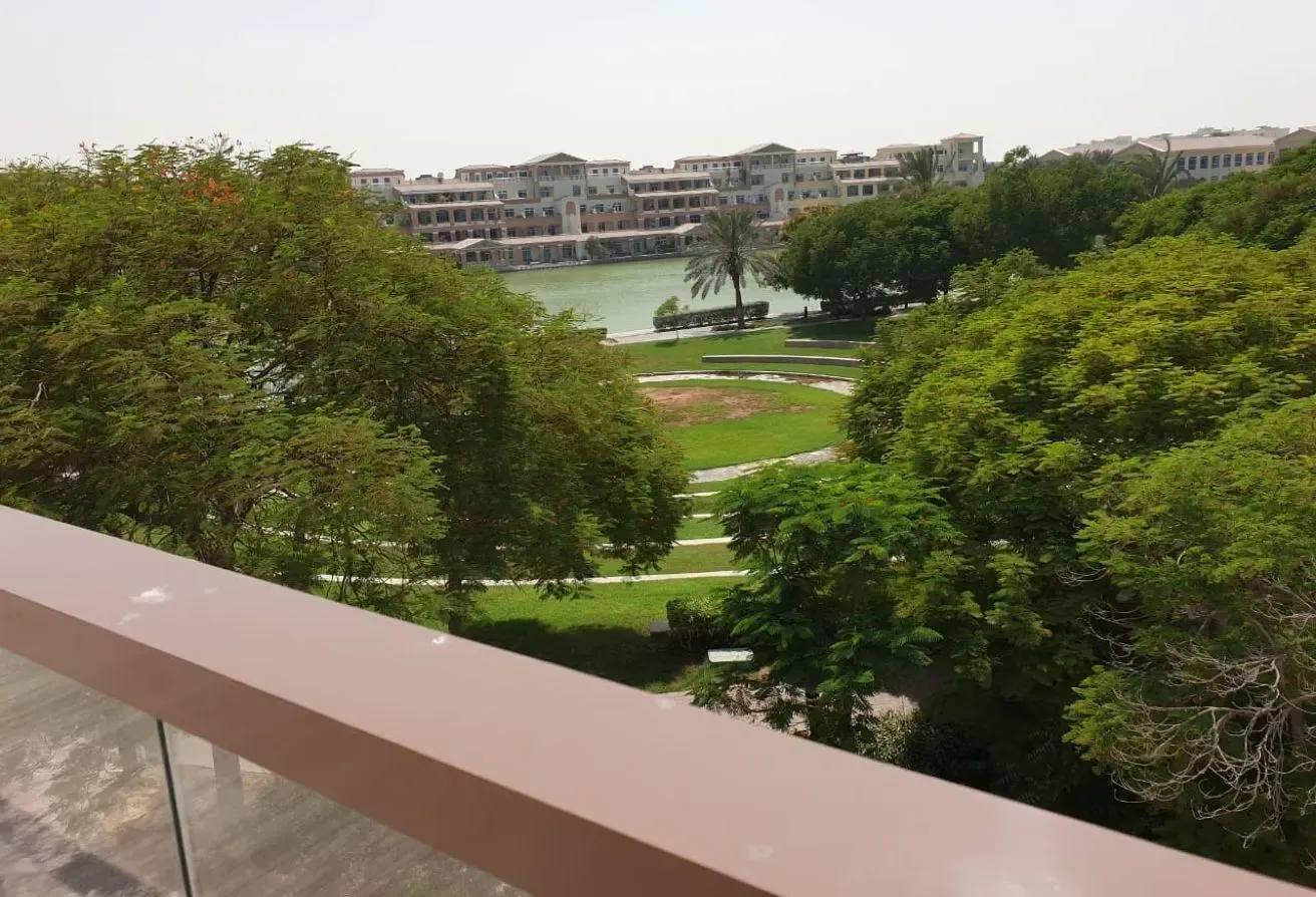 Ready to move outstanding townhouse !large terrace