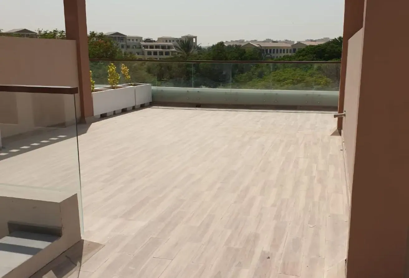 Ready to move outstanding townhouse !large terrace